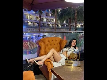  alt="Divya Khossla"