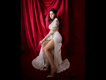  alt="Divya Khossla"
