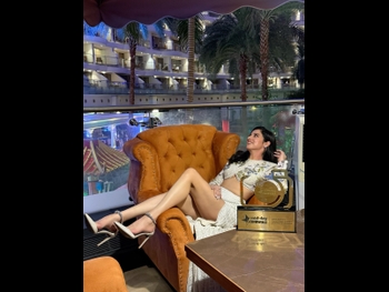  alt="Divya Khossla"