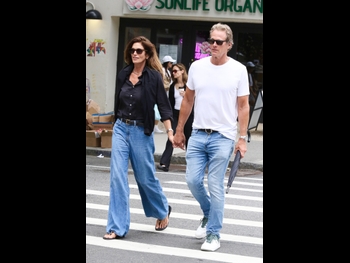  alt="Cindy Crawford"