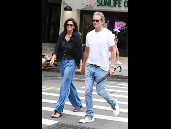 alt="Cindy Crawford"
