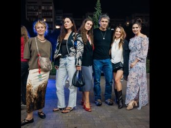  alt="Olena Laryna"