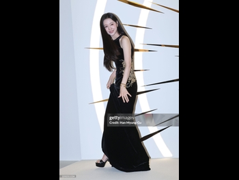  alt="Kim Ji-won"
