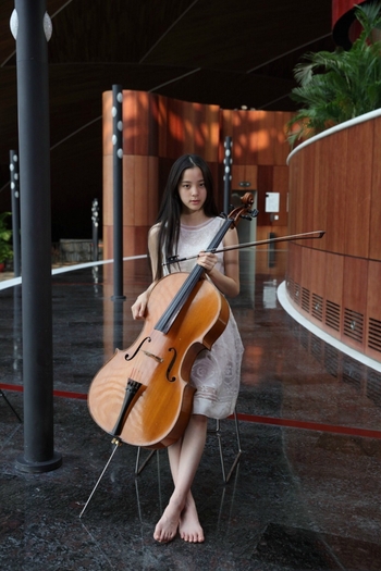 Nana Ouyang