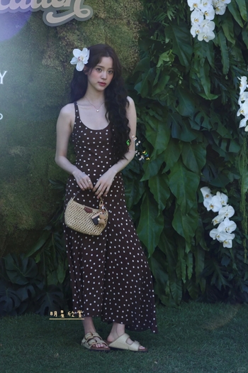 Nana Ouyang