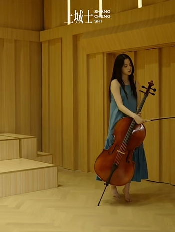 Nana Ouyang