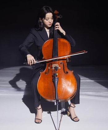 Nana Ouyang