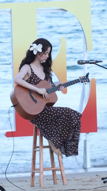 Nana Ouyang