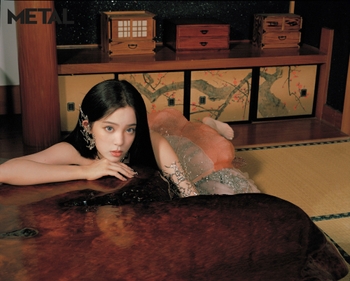 Nana Ouyang