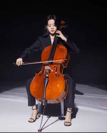 Nana Ouyang