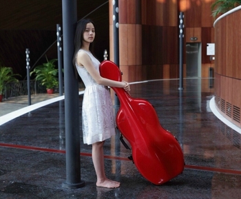Nana Ouyang