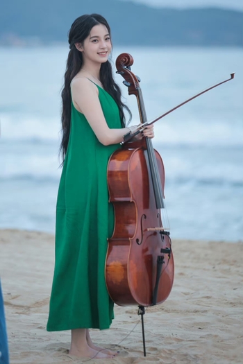 Nana Ouyang