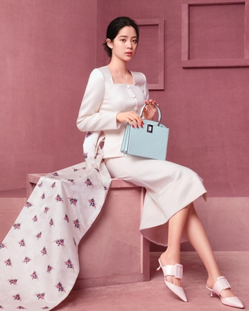 Nana Ouyang