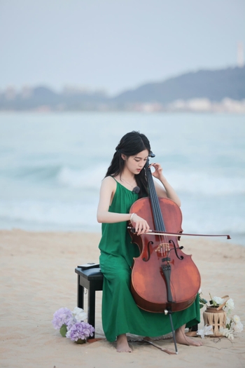 Nana Ouyang