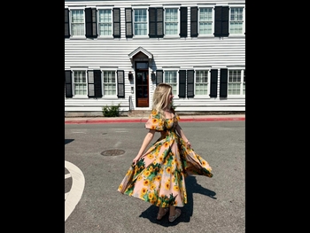  alt="Lauren Veneziani"