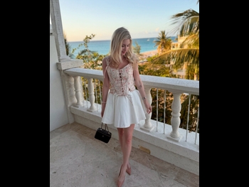  alt="Lauren Veneziani"