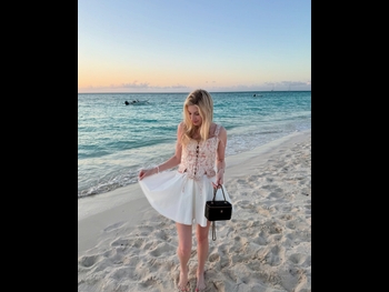  alt="Lauren Veneziani"