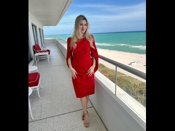  alt="Lauren Veneziani"