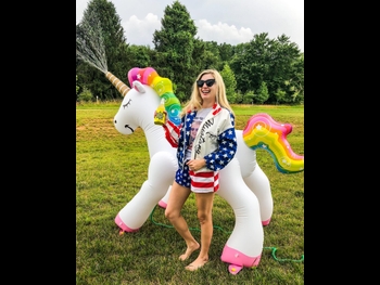  alt="Lauren Veneziani"