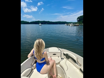  alt="Lauren Veneziani"