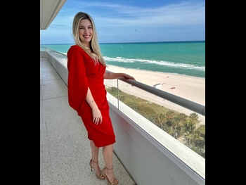  alt="Lauren Veneziani"