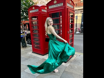  alt="Lauren Veneziani"