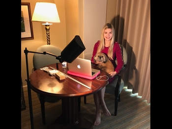  alt="Lauren Veneziani"
