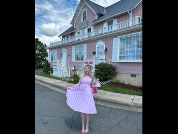  alt="Lauren Veneziani"