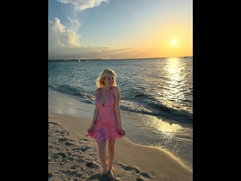  alt="Lauren Veneziani"