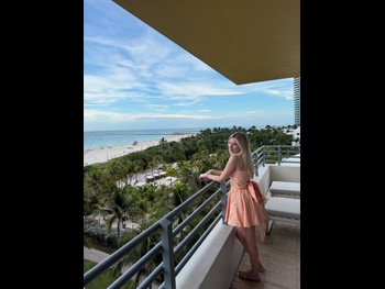  alt="Lauren Veneziani"
