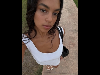  alt="Emeline Hoareau"