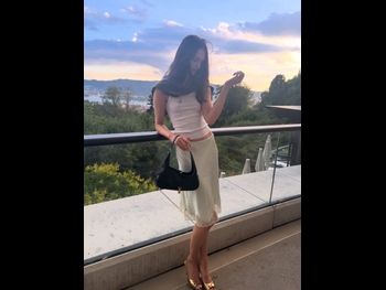  alt="Laura Love"