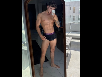  alt="Benjamin Hilton"