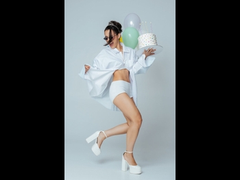  alt="Alexia Eram"