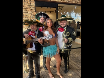  alt="Nicole Mura"