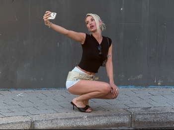  alt="Karla Zeli?"