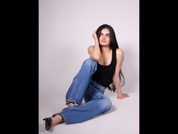 alt="Ruhanika Dhawan"