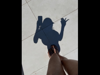  alt="Nikki Lilly"