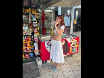  alt="Nikki Lilly"