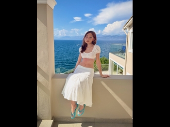  alt="Nikki Lilly"
