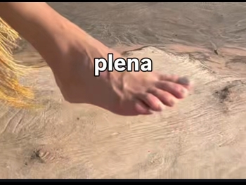  alt="Dora Mazzone"