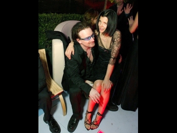  alt="Ali Hewson"